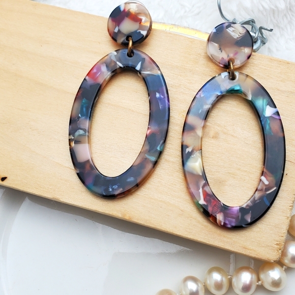 💫5/$25 Stunning Oval Earrings - Picture 3 of 3